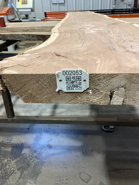 QR label attached to the edge of the slab.